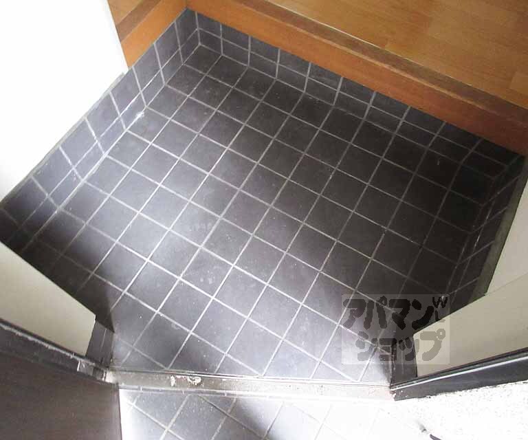 玄関　腰掛けできる玄関。