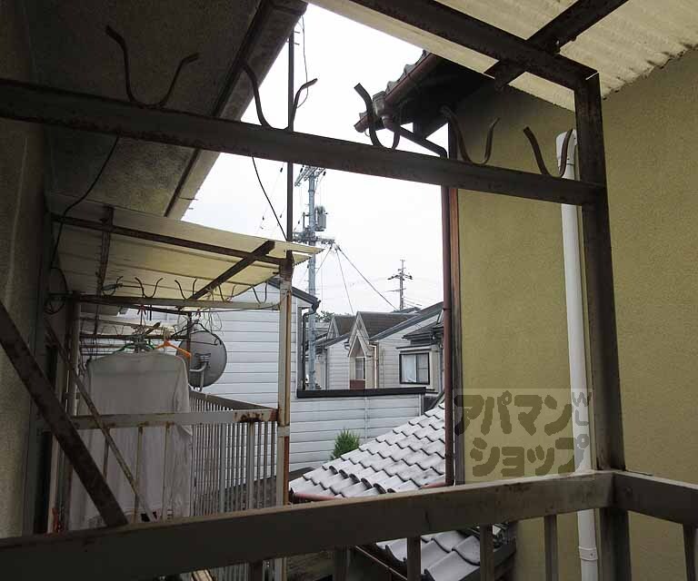 眺望　周囲には住宅が並びます。