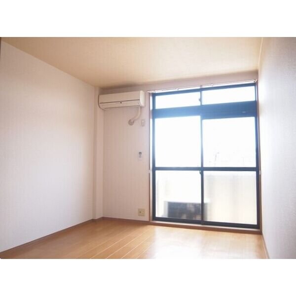 居室・リビング　広々としたリビングです