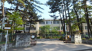 中学校　浜の宮中学校（中学校）まで2224m