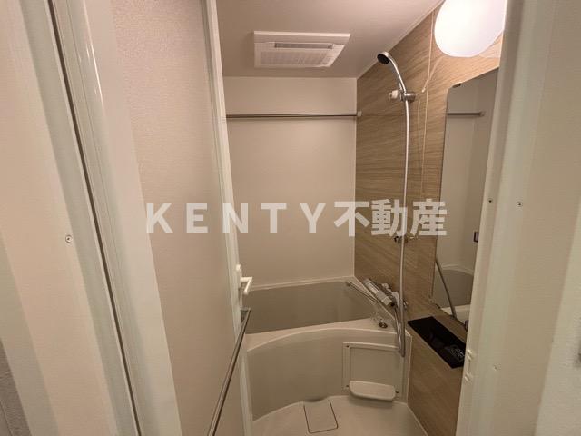 バス・シャワールーム　コンパクトで使いやすいお風呂です