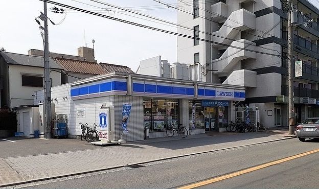コンビニ　ローソン様（コンビニ）まで450m