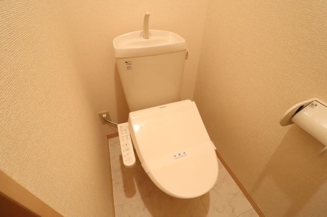 トイレ　温水洗浄暖房便座