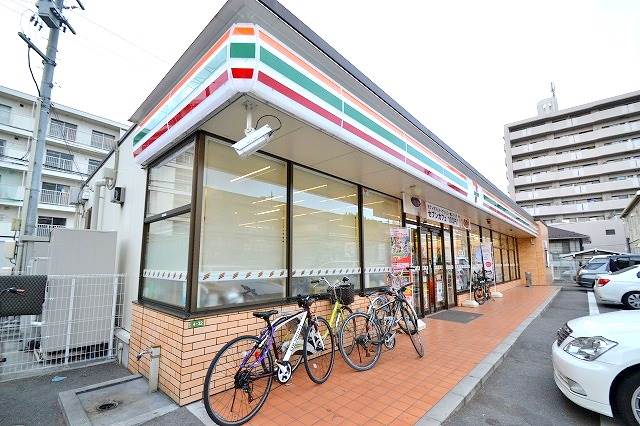 コンビニ　セブンイレブン広島牛田新町店（コンビニ）まで612m