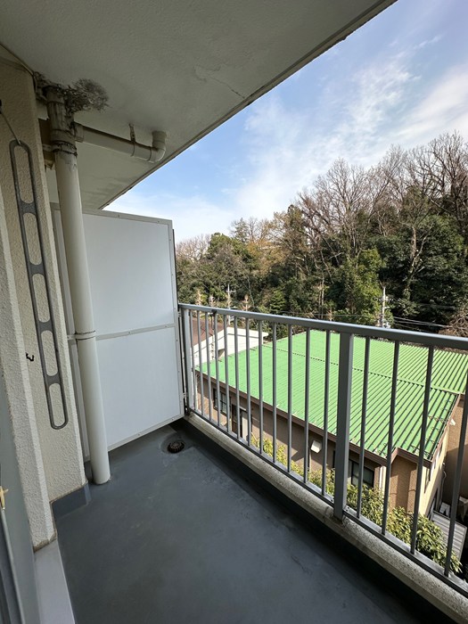 バルコニー　※参考写真※バルコニーは南東向きなので、晴れた日のお洗濯物は