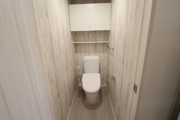 トイレ　温水シャワー付きトイレです