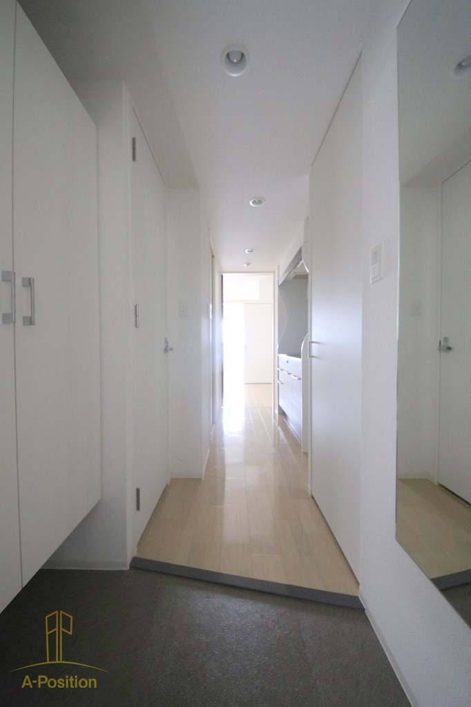 玄関　セレニテ心斎橋グランデ