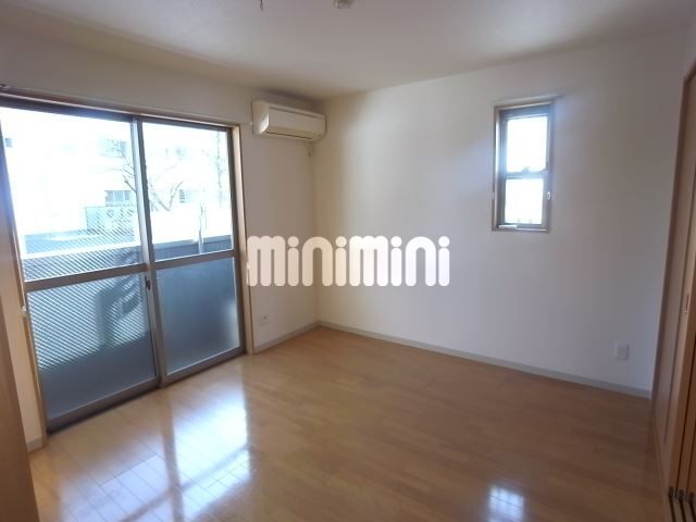 居室・リビング　同物件参考写真です。現状優先。