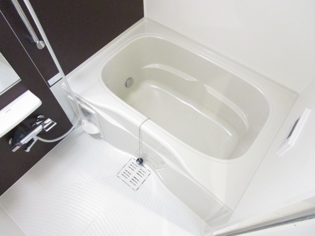 バス・シャワールーム　追い焚き浴室乾燥機付です