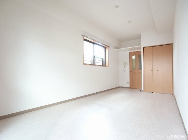 居室・リビング　別部屋の為現状優先