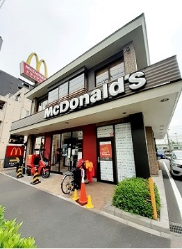 飲食店　マクドナルド明治通り尾久店（飲食店）まで180m
