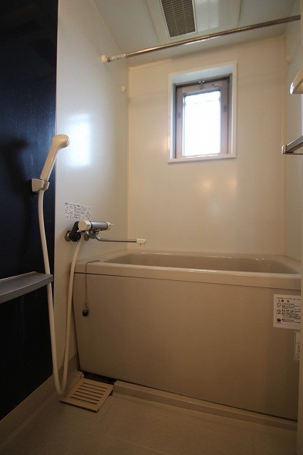 バス・シャワールーム　同物件、別号室のものです。