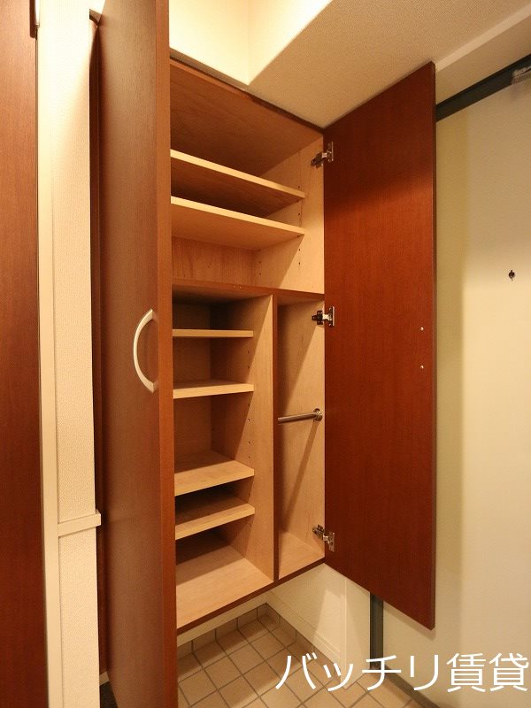 玄関　写真は別号室イメージの為、現状を優先致します