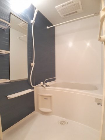 バス・シャワールーム　コンパクトで使いやすいお風呂です