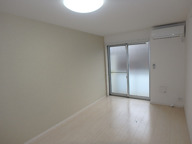 居室・リビング　ゆったり８．４帖。お荷物の多いあなたにも。。