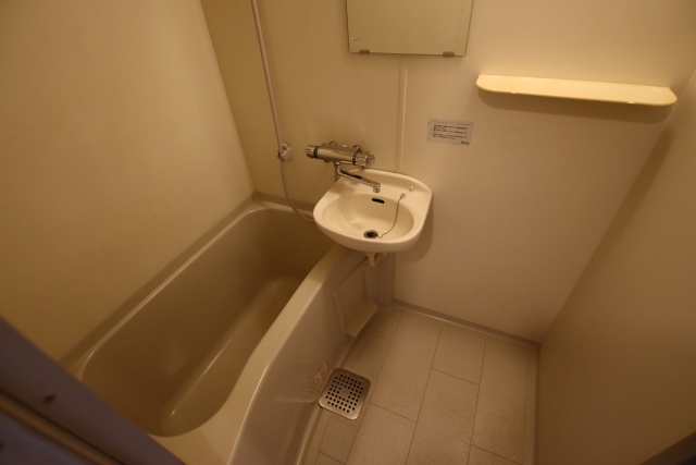 バス・シャワールーム　別部屋の参考写真です