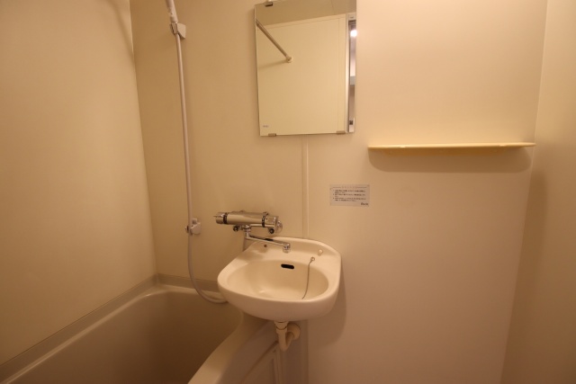 洗面設備　別部屋の参考写真です