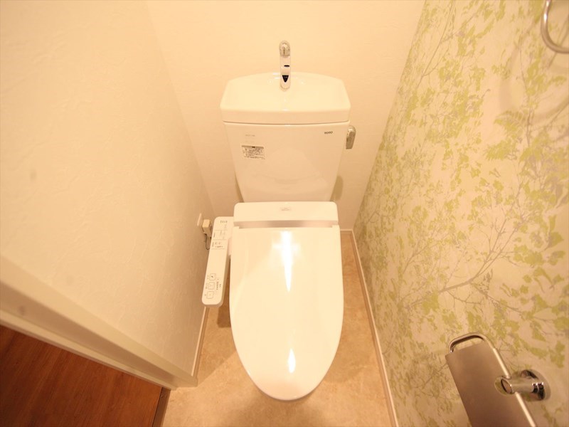 トイレ　温水洗浄暖房便座付トイレ