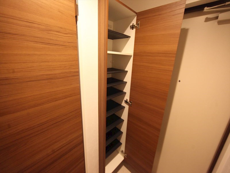 玄関　玄関　シューズボックス付（収納充実してます）