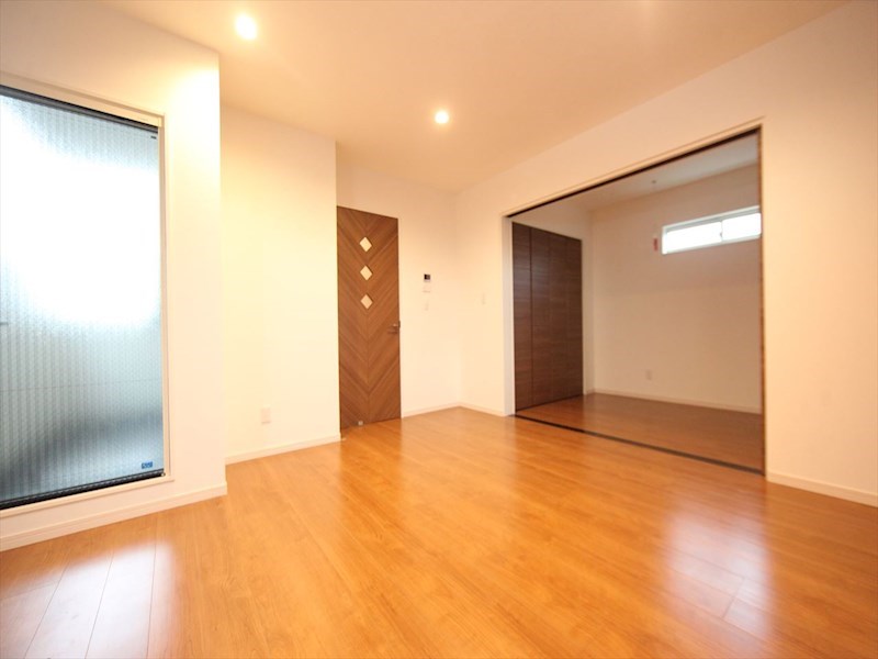 バルコニー　ＬＤＫ8.7帖　システムキッチン　エアコン完備　バルコニー