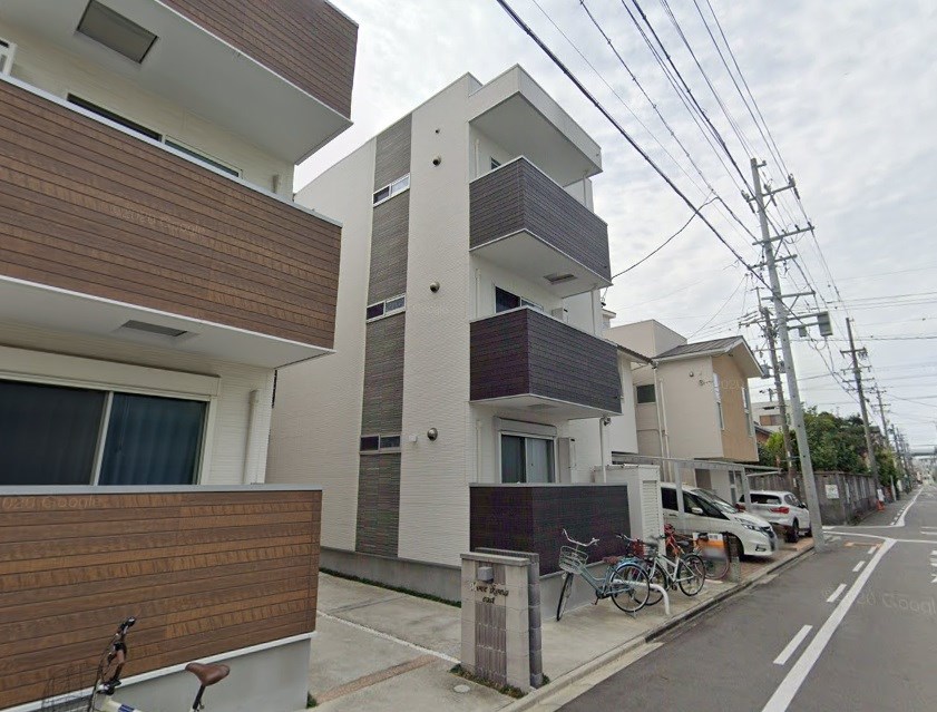 建物外観　外観　オートロック　防犯カメラ　1フロア2部屋