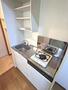 キッチン　1口ガスコンロ付、横には冷蔵庫置き場有