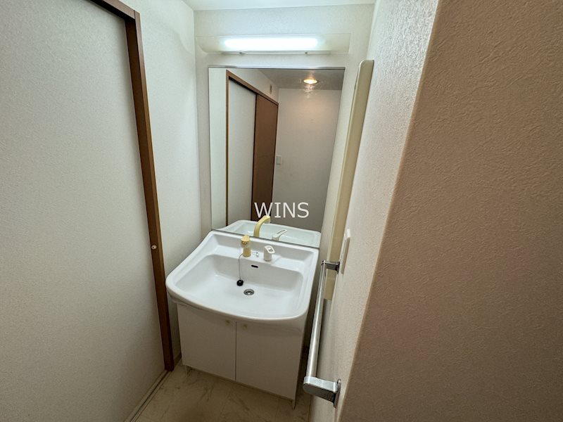 洗面設備　別部屋参考写真です。