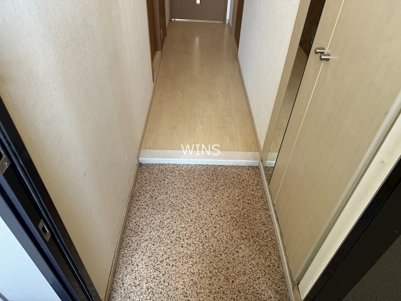 玄関　別部屋参考写真です。