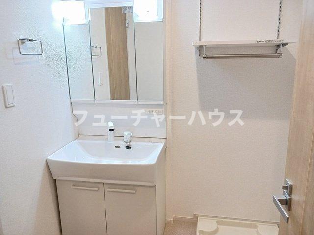 洗面設備　スペースが確保できる洗面所です