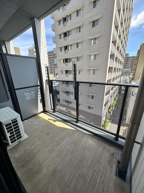 バルコニー　暖かな日差しのふりそそぐバルコニー