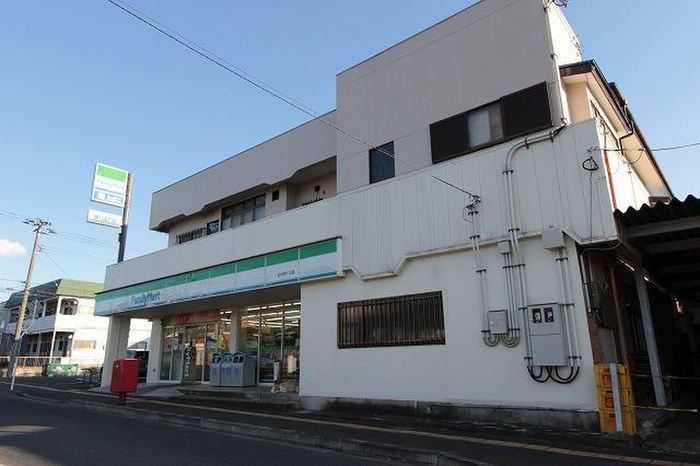 コンビニ　ファミリーマート仙台泉ヶ丘店（コンビニ）まで690m