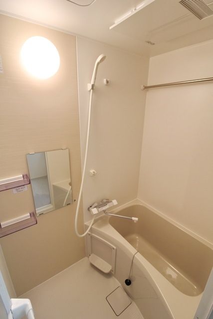 バス・シャワールーム　同施工会社同タイプ　の別建物写真になります。