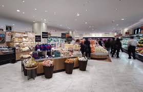 スーパー　クイーンズ伊勢丹十条店（スーパー）まで585m