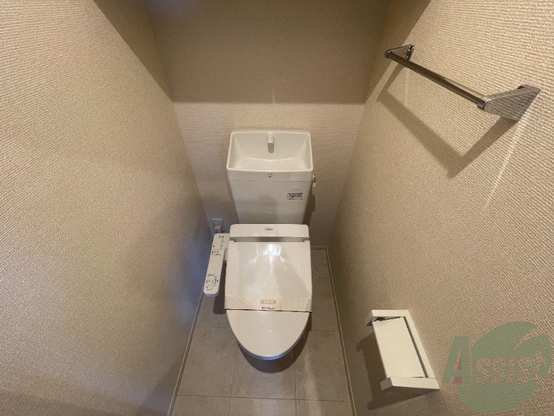 トイレ　温水洗浄便座付きのトイレは、使用しやすくうれしいですね。