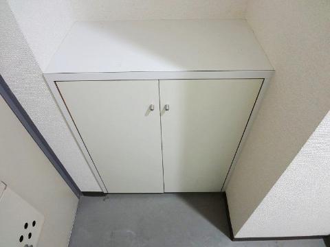 大阪モノレール彩都線 豊川駅 徒歩12分 4階建 築33年の玄関写真