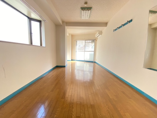 居室・リビング　同マンション別部屋写真