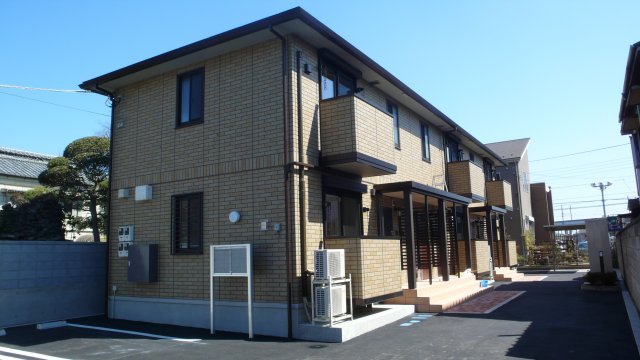 建物外観　小山駅徒歩8分　インターネット無料