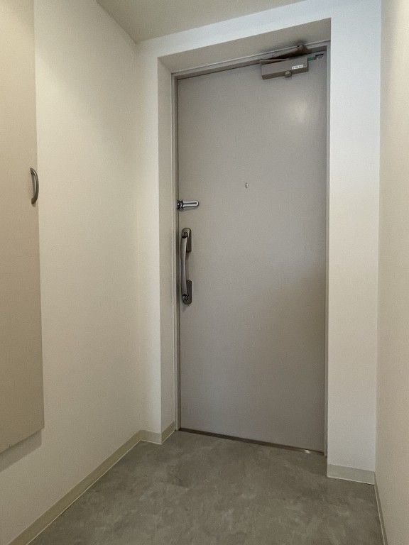 玄関　（別タイプ参考写真）La gracieuse　板橋区弥生町