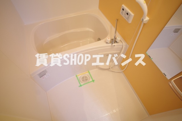 バス・シャワールーム　落ち着いた空間のお風呂です