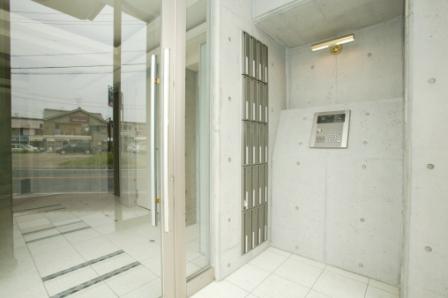 エントランス　ディンプルキー採用のオートロックマンションです★