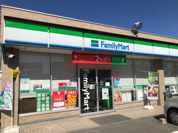 コンビニ　ファミリーマート蟹江城店（コンビニ）まで88m