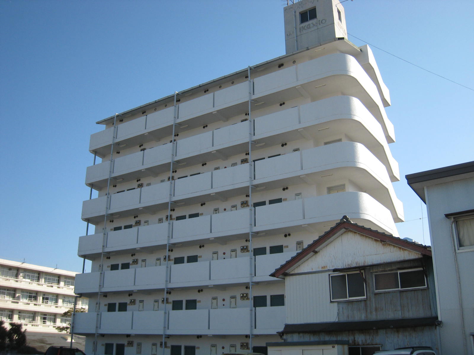 高知市桟橋通のマンションの建物外観