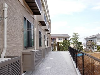 バルコニー　南西向きで陽当たり良好です。