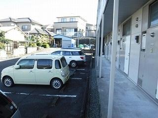 【レオパレス曙の駐車場】