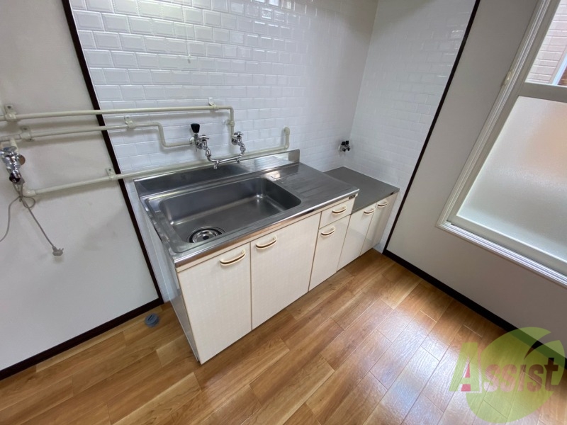 キッチン　キッチンです。ご自身でコンロを設置していただけます。