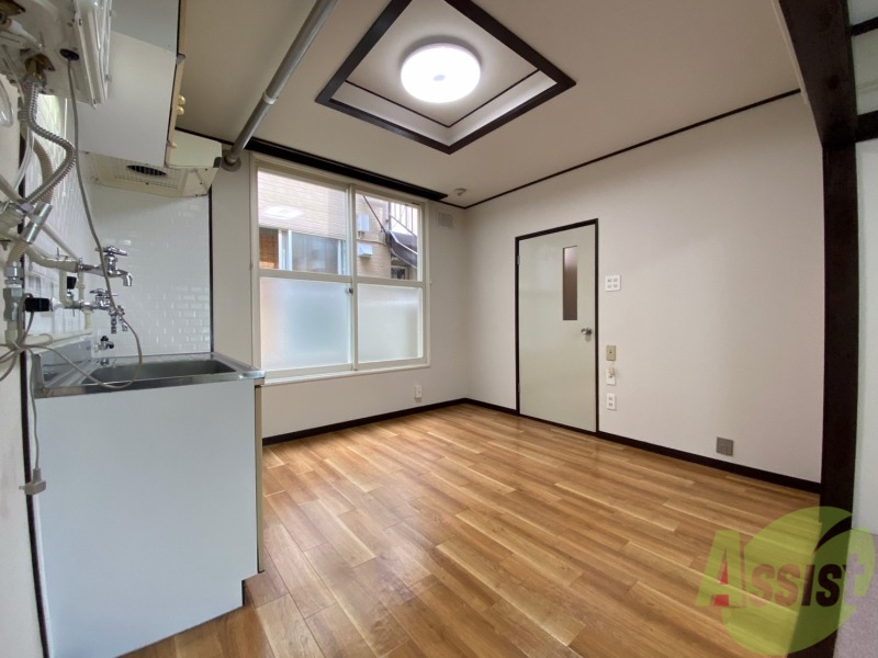 居室・リビング　６帖のＤＫです。広々として、きれいですね。