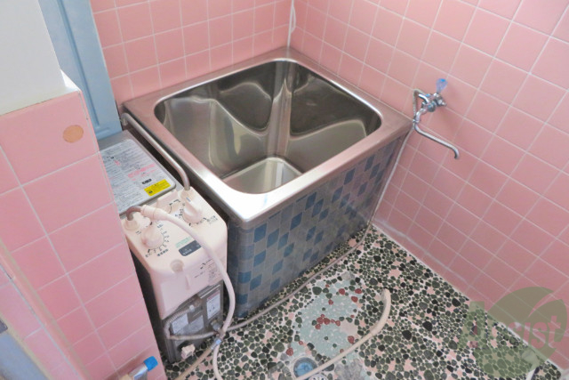 バス・シャワールーム　追い焚き機能がついて、寒い冬でも安心ですね。