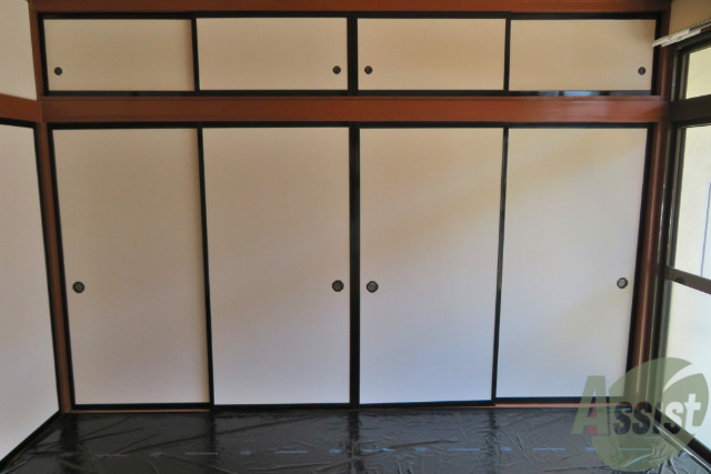 収納　押入収納が一面あってお布団も収納できますね。