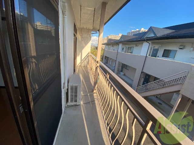 バルコニー　バルコニーは二部屋分あるのでとても広いですね。