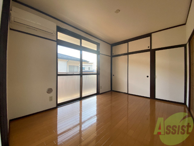 居室・リビング　６帖の洋室です。南向きのお部屋でとても明るいですね。